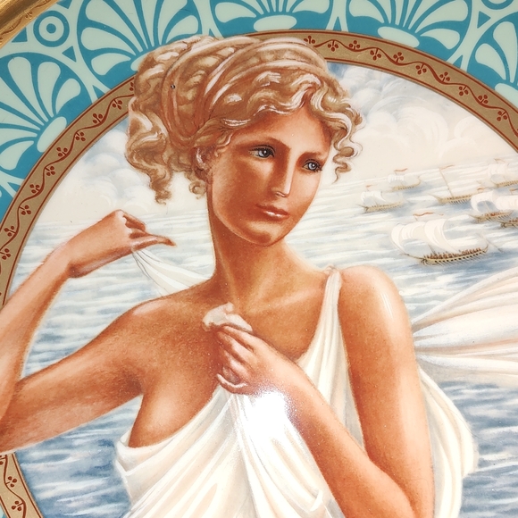 Oleg Cassini Helen of Troy Vintage Collectors Plate in Wood Frame - Picture 2 of 6